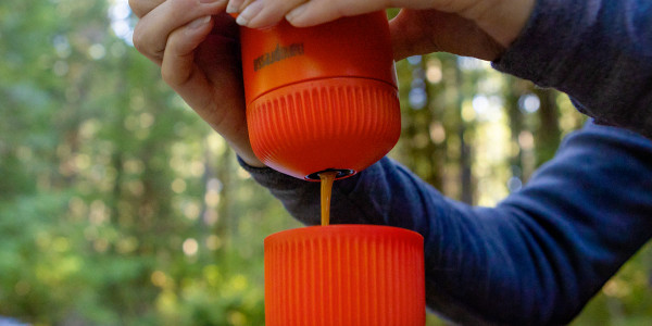 ¿Cómo elegir una cafetera de viaje?